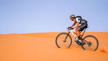 Roberto Bou saca la carta ganadora en la Titan Desert ante un matrimonio Looser descompuesto
