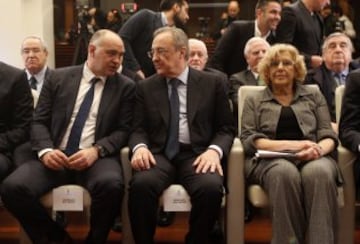 Pablo Laso, Florentino Pérez y Manuela Carmena.   