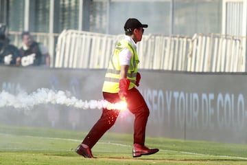 Protestas, bengalas y peleas: la violenta tarde en el Monumental