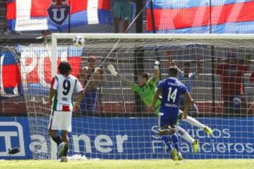 Gustavo Canales anota el tercer gol de la U.