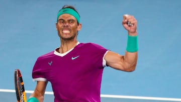 El tenista español Rafa Nadal celebra su victoria ante el ruso Karen Khachanov en su partido del Open de Australia.