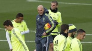 Zidane en el entrenamiento previo al partido contra el Deportivo.