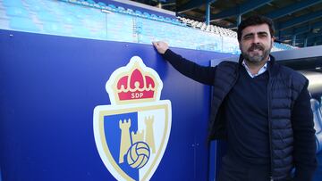 02/01/23 David Gallego entrenador de la SD Ponferradina posa en el estadio de El Toralin de Ponferrada  ENTREVISTA 