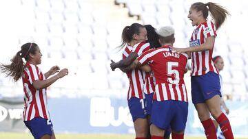 Jugadoras del Atlético de Madrid celebran un gol ante el Sporting de Huelva.