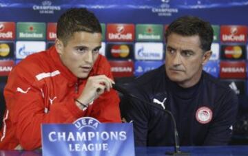 En la rueda de prensa en el Calderón con Afellay.