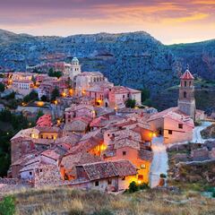 Ni Madrid ni Barcelona: la desconocida ciudad española que más visitan los chilenos