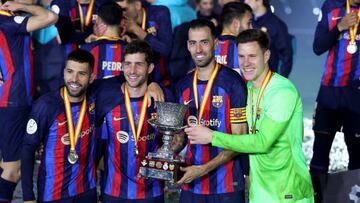 RIYADH, SAUDI ARABIA - JANUARY 15: Jordi Alba, Sergi Roberto, Sergio Busquets and Marc-Andre ter Stegen of FC Barcelona pose for a photo with the Super Copa de Espana trophy after the team's victory during the Super Copa de Espana Final match between Real Madrid and FC Barcelona at King Fahd International Stadium on January 15, 2023 in Riyadh, Saudi Arabia. (Photo by Yasser Bakhsh/Getty Images)