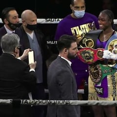 Shields rompe barreras: aplasta a Dicaire y es doble indiscutida