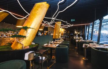 El salón principal de KŌ, con vistas al Santiago Bernabéu.