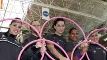 <b>AL EXTRANJERO. </b>Carmen Martín, Macarena Aguilar, Verónica Cuadrado, Marta Mangué y Silvia Navarro.