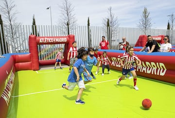 El Atleti celebra el Día del Niño en el Metropolitano