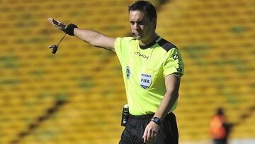 Así es Loustau, el polémico árbitro del duelo Ecuador vs Chile