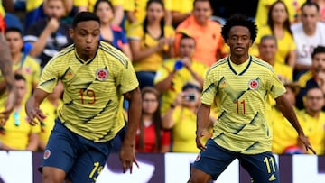 Luis Muriel y Juan Cuadrado durante un partido con Selección Colombia.