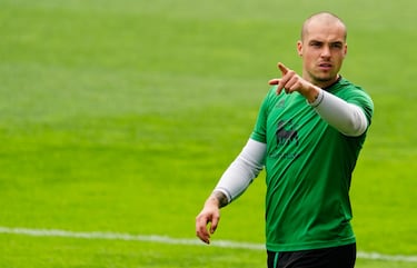 El Racing se encomienda a Íñigo Vicente en la final frente al Eibar