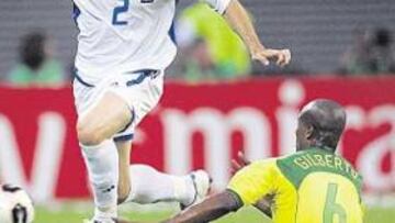 <b>DE NIVEL. </b>Seitaridis, en la imagen sobre estas líneas, y Costinha, a la izquierda, son dos jugadores con prestigio.