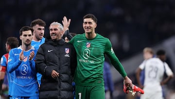 Soccer Football - UEFA Champions League - Round 16 - Second Leg - Tottenham Hotspur v Atletico Madrid - Tottenham Hotspur Stadium, London, Britain - March 18, 2026 Atletico Madrid's Alex Baena, Antoine Griezmann and Juan Musso celebrate after the match REUTERS/David Klein