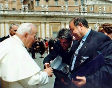 Año 1997. El Papa Juan Pablo II recibió a Jesús Gil y Radomir Antic.