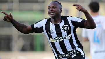 Así es Sassá, el '9' de Botafogo que amenaza a Colo Colo