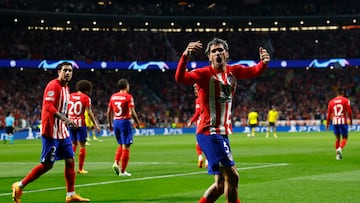 Soccer Football - Champions League - Quarter Final - First Leg - Atletico Madrid v Borussia Dortmund - Metropolitano, Madrid, Spain - April 10, 2024 Atletico Madrid's Rodrigo De Paul celebrates scoring their first goal REUTERS/Susana Vera