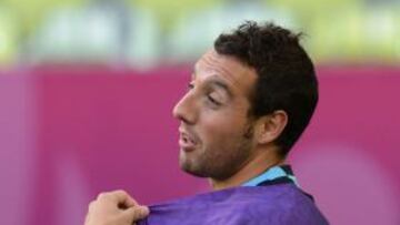 El jugador del Málaga durante un entrenamiento con la Selección.