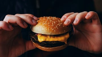 Cuenta la norma que tenían los trabajadores de una famosa cadena de hamburguesas: “Me daba una pena...”