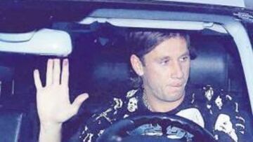 <b>LA HORA DE LA DESPEDIDA. </b>Cassano dice adi¨®s al Roma y pronto vestir¨¢ el uniforme del Madrid.