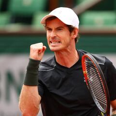 Murray sufre ante Stepanek y Berdych arrasa a Pospisil