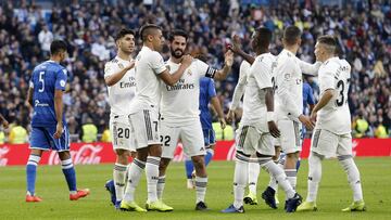 Los jugadores del Real Madrid celebran uno de sus goles al Melilla en el encuentro de Copa.