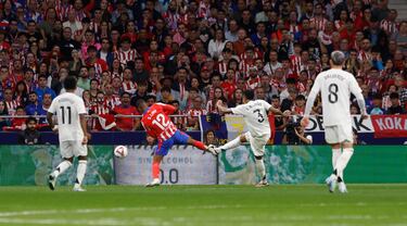 1-0. Falta ensayada. Vinicius la pone al segundo palo, Militao baja el balón, dispara de volea con la derecha,  desvía Marco Llorente y termina superando a Jan Oblak.