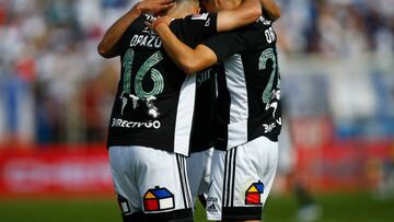 SANTIAGO, CHILE - APRIL 24: Alexander Oroz of Colo Colo celebrates after scoring a goal during a match between Universidad Catolica and Colo-Colo as part of Campeonato Nacional 2022 at Estadio San Carlos de Apoquindo on April 24, 2022 in Santiago, Chile. (Photo by Marcelo Hernandez/Getty Images)