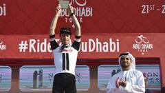 Phil Bauhaus celebra su victoria en la tercera etapa del Tour de Abu Dhabi.