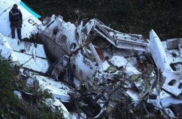 29-11-2016: La Unidad Nacional para la Gestión del Riesgo de Desastres afirmó que el número de pasajeros que iba en el avión era 77 y no 81. Se evacuaron todos los cuerpos.