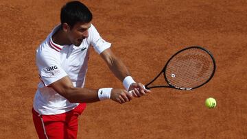 Djokovic se ensaña con Davidovich para llegar a cuartos