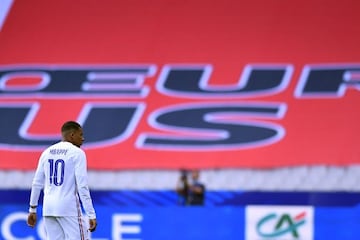 PARIS, FRANCE - JUNE 08: Kylian Mbappe of France looks on during the international friendly match between France and Bulgaria at Stade de France on June 08, 2021 in Paris, France. (Photo by Aurelien Meunier/Getty Images)