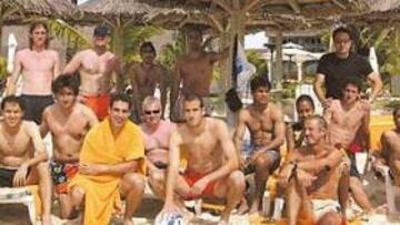 <b>PASADO Y PRESENTE. </b>Ésta es la foto de familia del viaje a Isla Mauricio, hace un mes y medio. Algunos se fueron, otros se quedan en Barcelona y los demás viajan hoy a China.