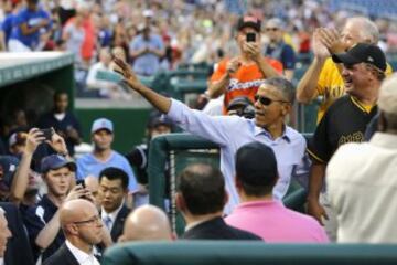 Barack Obama es un gran aficionado al béisbol y presenció en partido anual entre congresistas demócratas y republicano en junio de 2015.