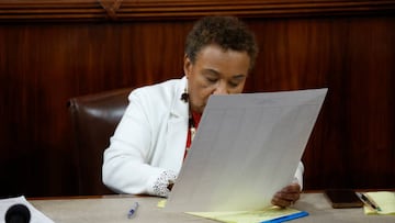 WASHINGTON, DC - JANUARY 05: U.S. Rep.-elect Barbara Lee (D-CA) tallies votes in the House Chamber during the third day of elections for Speaker of the House at the U.S. Capitol Building on January 05, 2023 in Washington, DC. The House of Representatives is meeting to vote for the next Speaker after House Republican Leader Kevin McCarthy (R-CA) failed to earn more than 218 votes on several ballots; the first time in 100 years that the Speaker was not elected on the first ballot. (Photo by Anna Moneymaker/Getty Images)