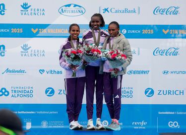 Agnes Jebet Ngetich protagonista indiscutible del podio femenino del Medio Maratón Valencia Trinidad Alfonso.