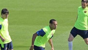 <b>DOS GRUPOS.</b> Mientras los titulares ante el Atlante más Messi, Piqué y Keita se ejercitaban en la playa, los suplentes se entrenaron en el Army Stadium.