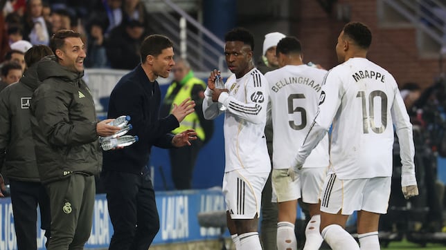 Xabi Alonso escapa a la carrera