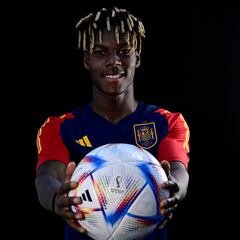 Nico Williams: “Busquets me aconseja dentro del campo, me dice dónde situarme”