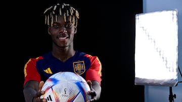 Spain's forward Nico Williams poses during an interview with AFP at Qatar Universty in Doha on November 21, 2022, during the Qatar 2022 World Cup football tournament. (Photo by JAVIER SORIANO / AFP)