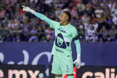 Pumas levanta la mano