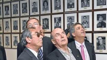 <b>HISTORIA. </b>Cuatro ex de la Roja: Adelardo (Atlético), Pereda (Barça), Zoco (Madrid) y Villar (Athletic).