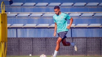 Bilal Ouacharaf, en un entrenamiento con el Málaga CF.