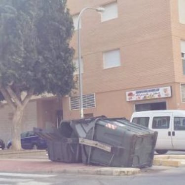 Leigh Howard gana una prueba mutilada por el fortísimo viento