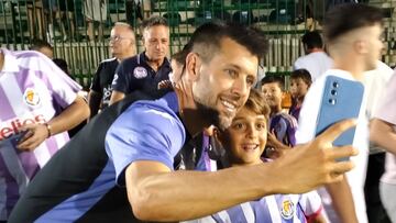 El entrenador fue de los más demandados para las fotos posteriores.