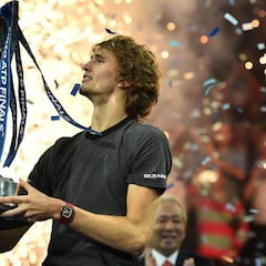 Zverev, al recibir el champán: "¡No me emborracharé... aún!"