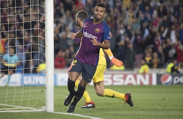 1-0. Rafinha celebr¨® el rimer gol.