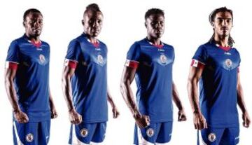 Primera equipación de la Selección de Haití.